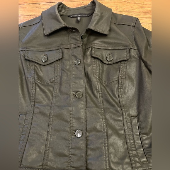 WHBM White House Black Coated Cropped Denim Jacket, Olive Green, Size 4 - Picture 3 of 8